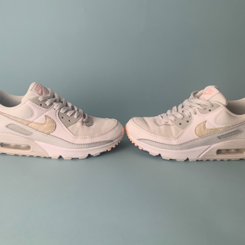 Nike Air Max 90 SE Women's Summit White Size 8 - Picture 3 of 10